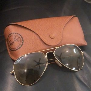 Gold aviator Ray-Bans
